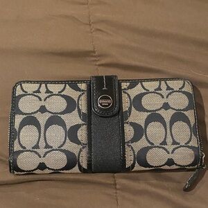Coach Signature Black and Tan Zip Wallet